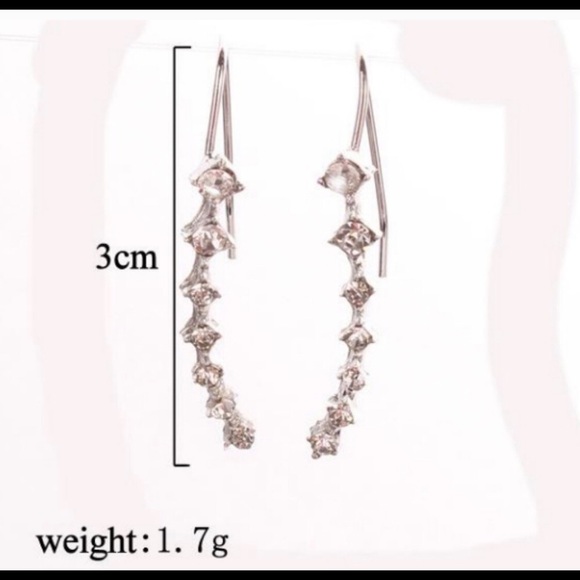 Rose gold 7 rhinestone crawler earrings 🌹 - Picture 4 of 4